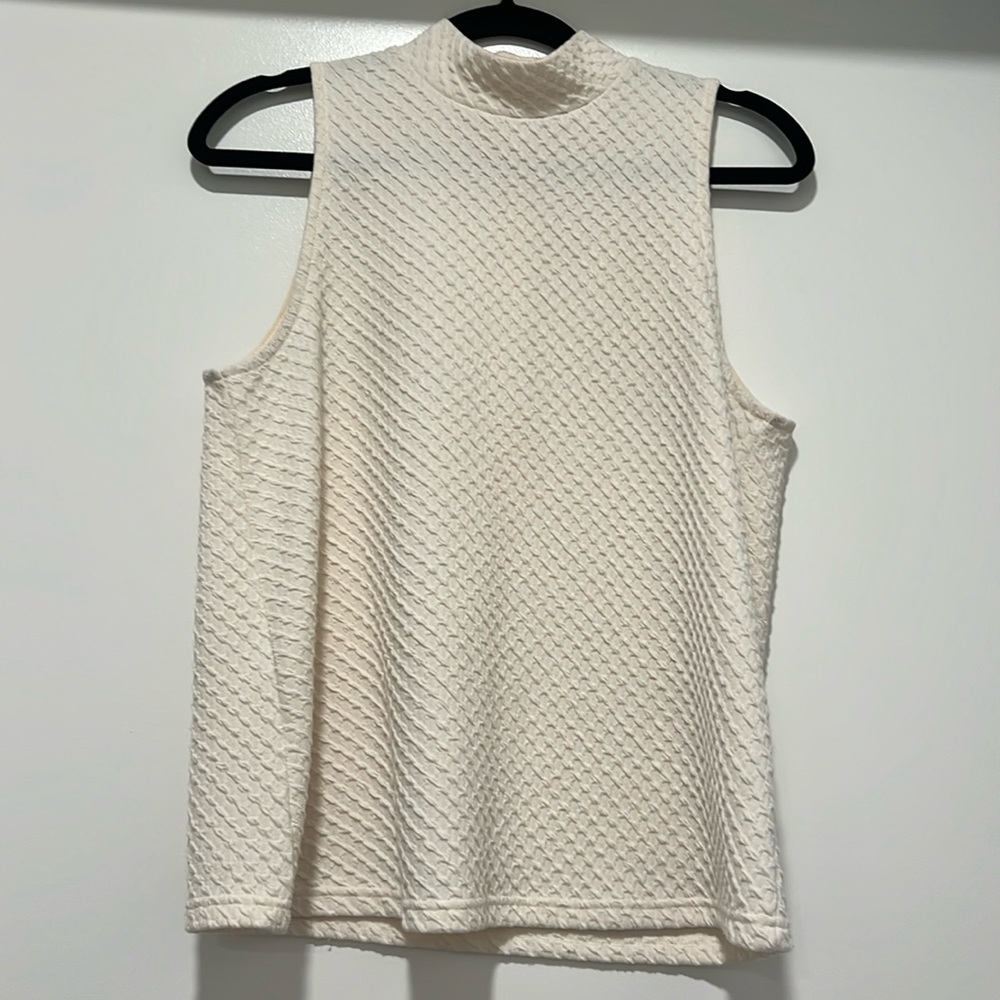 NWOT Anthropologie button-back tank